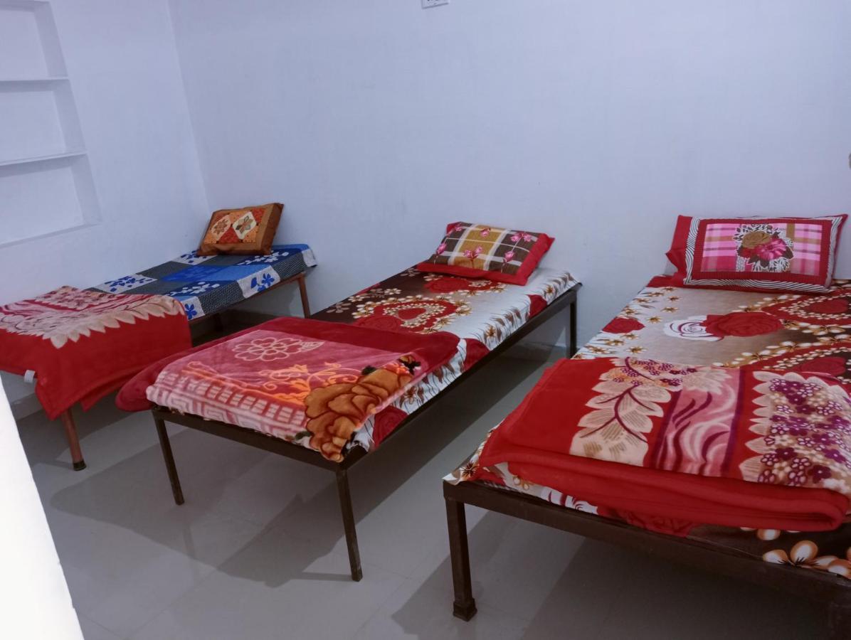 Veera'S Hostel بوشكار المظهر الخارجي الصورة