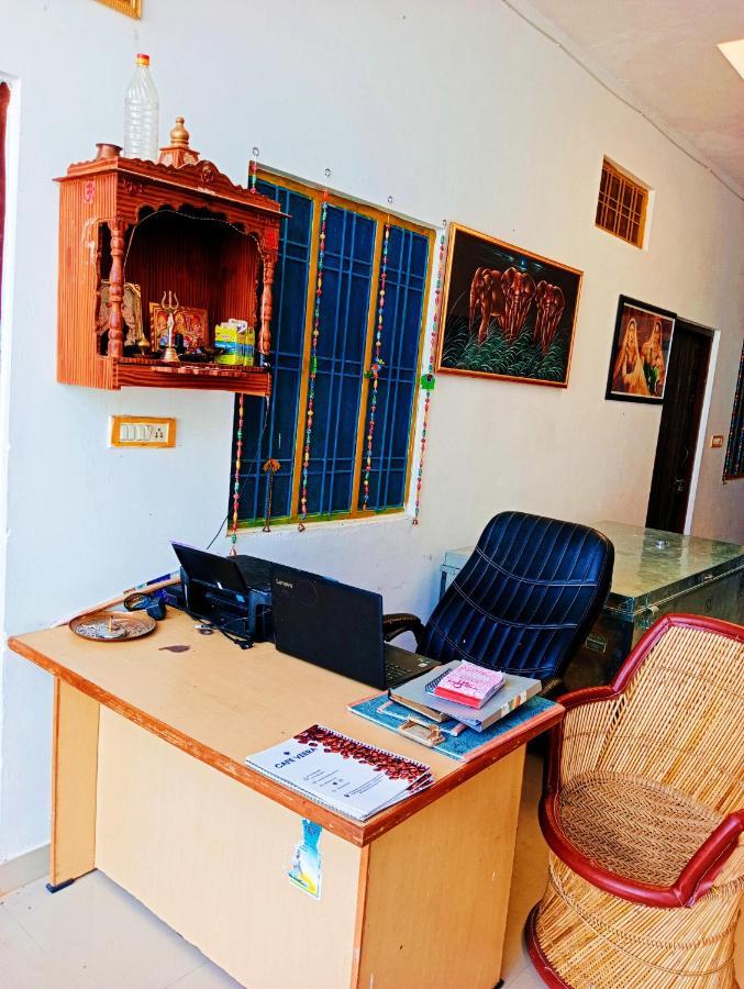 Veera'S Hostel بوشكار المظهر الخارجي الصورة